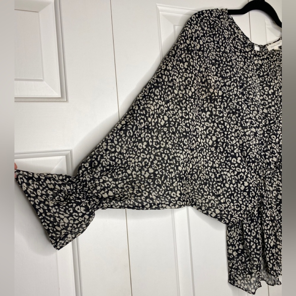 Grade & Gather Leopard Print Blouse. Size: Sm - image 4